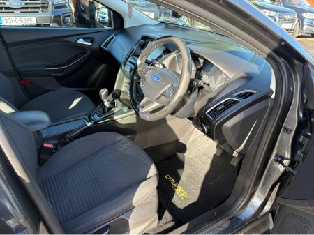 2015 Ford Focus - thumbnail 10