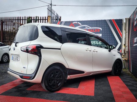 2019 Toyota Sienta - thumbnail 17