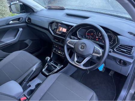 2020 Volkswagen T-Cross R-LINE 1.0 TSI PETROL MANUAL //SAT NAV//ADAPTIVE CRUISE CONTROL//REVERSE CAMERA// €18,950 thumbnail