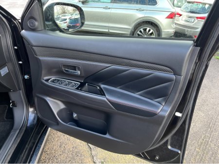 2021 Mitsubishi Outlander 4WD BLACK EDITION PLUG IN HYBRID 2.4 PETROL //HALF LEATHER HEATED SEATS AND STEERING WHEEL//REVERSE CAMERA//KEYLESS ENTRY//ADAPTIVE CRUISE CONTROL// €27,950 thumbnail