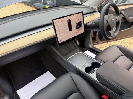 2024 Tesla Model Y Y RWD 420KM RANGE €36,950 thumbnail