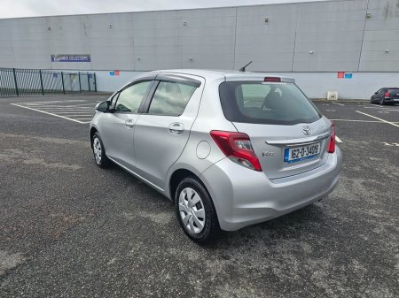 2016 Toyota Vitz - thumbnail 8