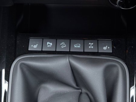 2025 Isuzu D-MAX V-CROSS DCB €48,851 thumbnail