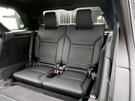 2025 Land Rover Discovery  €138,950 thumbnail