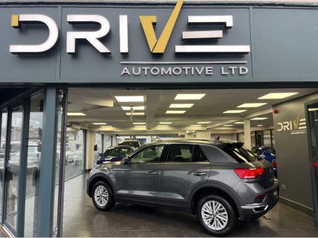 2022 Volkswagen T-Roc DESIGN SPORT 1.0 TSI 110HP €19,900 thumbnail