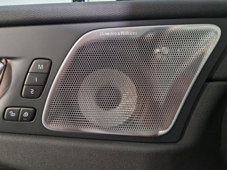 2025 Volvo XC60 T8 AWD PHEV Ultra Black Edition €71,950 thumbnail