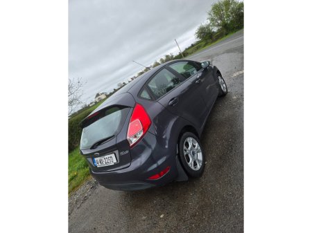 2014 Ford Fiesta - thumbnail 5