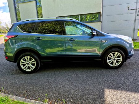 2019 Ford Kuga - view 3