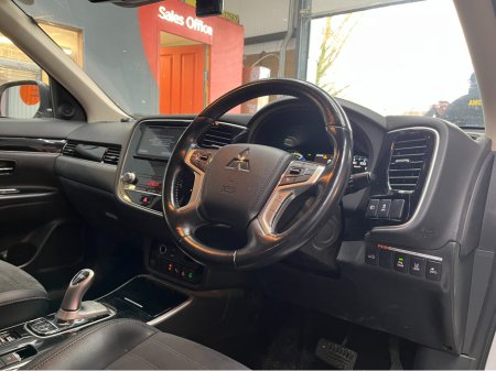 2020 Mitsubishi Outlander €24950! 2020 MITSUBISHI OUTLANDER PHEV G 2.4 AUTOMATIC / CRUISE CONTROL / 360° PARKING CAMERA / PADDLE SHIFTERS / ELECTRIC HEATED SEATS / HEATED STEERING WHEEL €24,950 thumbnail