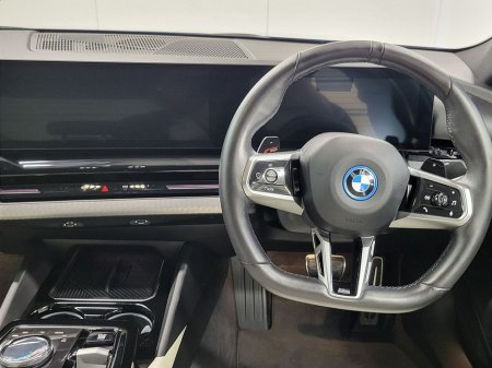 2024 BMW 5 Series - photo 5