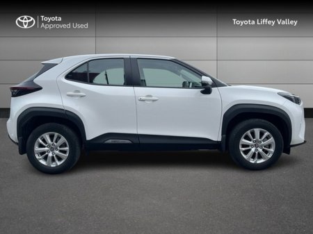 2023 Toyota Yaris Cross YARIS CROSS LUNA €26,950 thumbnail