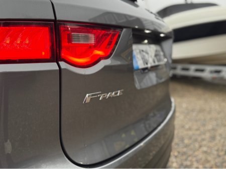 2016 Jaguar F-Pace 2.0 D AWD R-SPORT AUTO 5DR €15,950 thumbnail