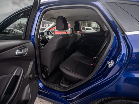 2015 Ford Focus - thumbnail 25