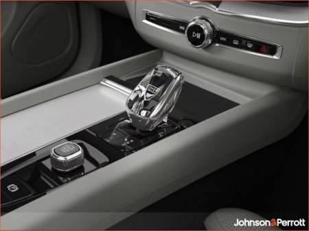 2026 Volvo XC60 T6 350 AWD PHEV Ultra Bright - Onyx Black Metallic €85,295 thumbnail