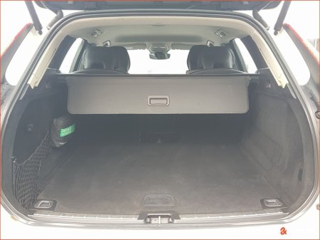 2022 Volvo XC60 B4 197bhp Diesel MHEV Momentum (Two Year Volvo Selekt Warranty + Two Year Volvo Service Plan) €46,900 thumbnail