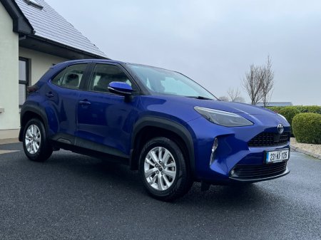 2023 Toyota Yaris Cross 1.5 Hybrid CVT Luna €22,950 thumbnail