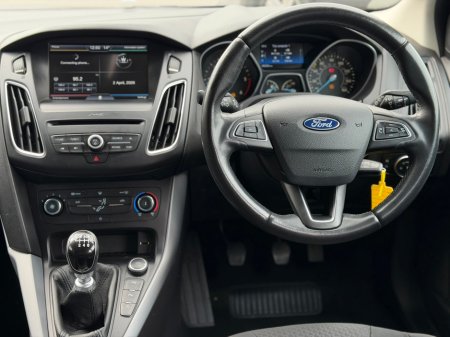 2016 Ford Focus - thumbnail 6