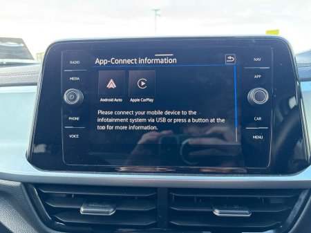 2024 Volkswagen T-Roc T-ROC EDITION 75 1.0TSI M6F 116HP €29,975 thumbnail