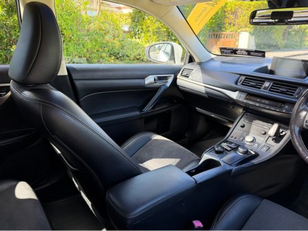 2016 Lexus CT 200 h - thumbnail 20