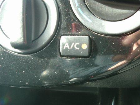 2015 Nissan Pulsar - thumbnail 18