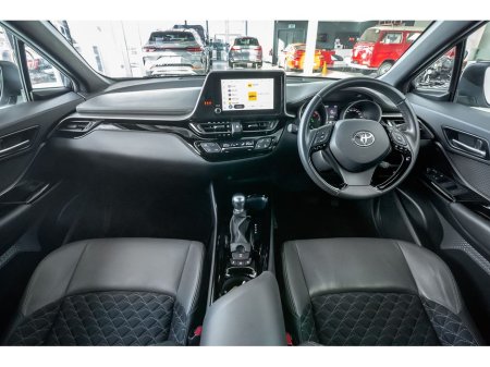 2023 Toyota C-HR SOL HYBRID €26,899 thumbnail