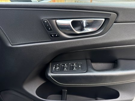 2018 Volvo XC60 2.0 T8 R-DESIGN PRO AWD 303PS AUTO B4 MOMENTUM 197HP 5DR A €29,800 thumbnail