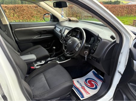 2017 Mitsubishi Outlander 4WD COMMERCIAL 4DR thumbnail