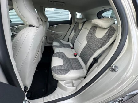 2016 Volvo V40 Cross Country 2.0L Diesel Automatic (9040) €13,495 thumbnail