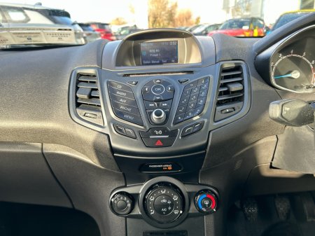 2016 Ford Fiesta ZETEC 1.25 60PS M5 5DR MCA 4DR thumbnail