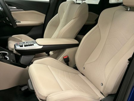 2025 BMW iX1 - thumbnail 7