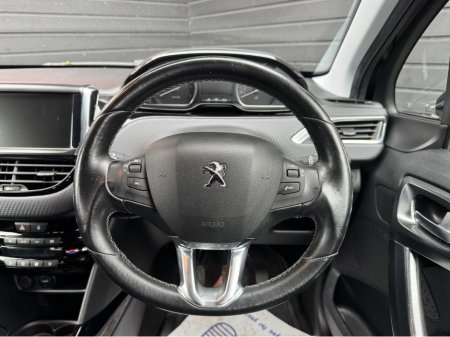 2017 Peugeot 2008 - thumbnail 7