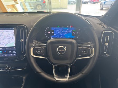 2023 Volvo XC40 - thumbnail 5