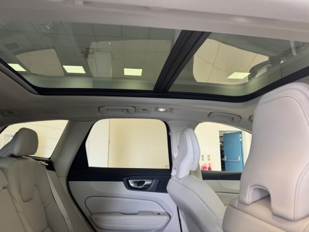 2024 Volvo XC60 T6 Recharge PHEV 350hp AT8 Plus Dark €58,500 thumbnail