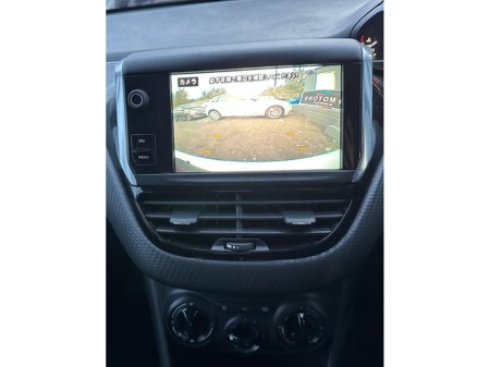 2016 Peugeot 208 - thumbnail 18