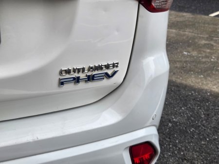 2016 Mitsubishi Outlander 2.0 GX4H PHEV 200BHP 5DR AUTO €13,950 thumbnail