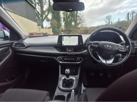2017 Hyundai i30 SE NAV BLUE DRIVE 110 5DR 110PS €11,750 thumbnail
