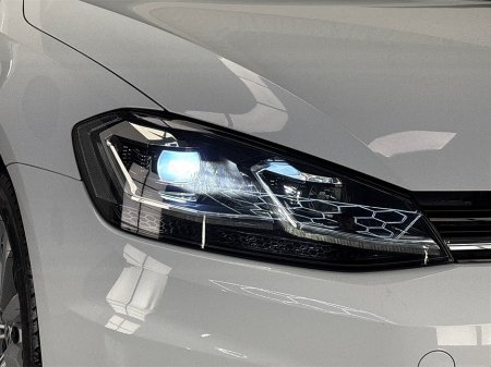 2019 Volkswagen Golf COMFORTLINE**TOUCHSCREEN MEDIA**APPLE CAR PLAY**REVERSE CAMERA**PARKING SENSORS**MULTIFUNCTIONAL STEERING WHEEL**CRUSIE CONTROL**DUAL CLIMATE**CLOTH SEATS**ELECTRIC WINDOWS**AIRCONDITIONING**ISOFIX** €19,495 thumbnail