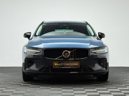 2025 Volvo V60 PLUS T6 2.0 PHEV AWD 350HP €54,990 thumbnail