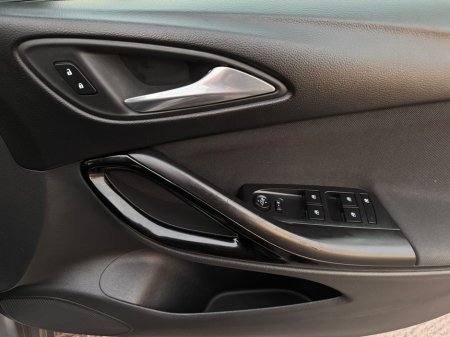 2017 Vauxhall Astra 1.4 TURBO SRI 147BHP 5DR €9,800 thumbnail