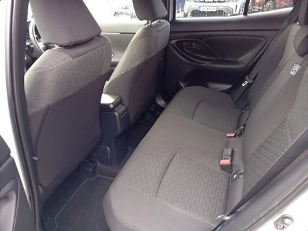 2024 Toyota Yaris Cross 1.5 Hybrid Luna Sport (Pearl white) €30,850 thumbnail