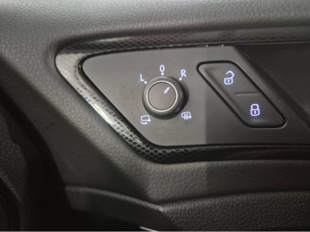 2017 Volkswagen Golf **HIGHLINE**ONLY 63000KMS**ALCANTARA SEATS*17" ALLOYS**BLIND SPOT WARNING**LANE ASSIST**KEYLESS ENTRY AND START**ADAPTIVE CRUISE CONTROL**DUAL ZONE CLIMATE CONTROL*REVERSE CAMERA*BLUETOOTH STREAMI €16,949 thumbnail