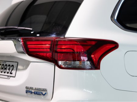 2016 Mitsubishi Outlander - thumbnail 9