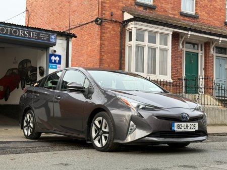 2018 Toyota Prius - thumbnail 3