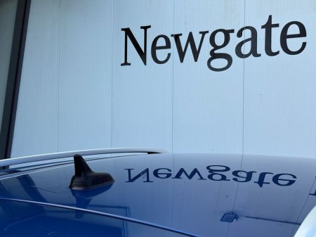 2022 Volkswagen T-Roc Design 1.0 TSI M6F 110HP 5DR €25,950 thumbnail