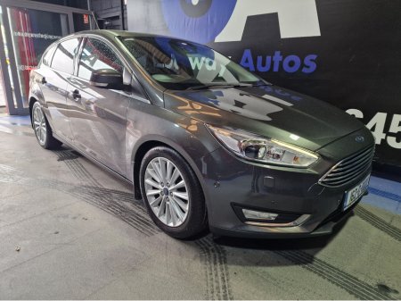 2016 Ford Focus - thumbnail 12