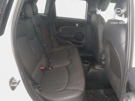 2024 MINI Hatch 5-Door Cooper Exclusive €35,900 thumbnail