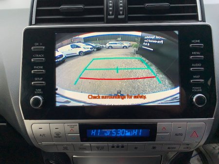 2022 Toyota Landcruiser 2.8 LWB AUTO COMMERCIAL // PRICE EXCL. VAT // GREAT CONDITION // 09/26 CVRT // ONE OWNER // FULL SERVICE HISTORY // €32,479 thumbnail