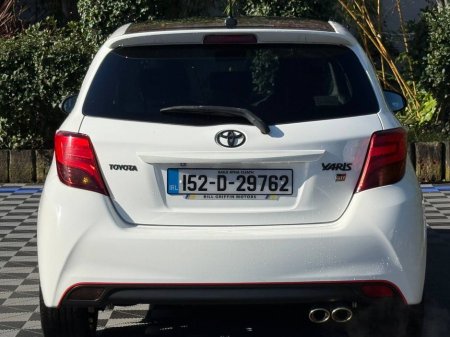 2015 Toyota Yaris - thumbnail 16