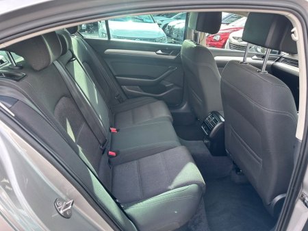 2017 Volkswagen Passat - thumbnail 17