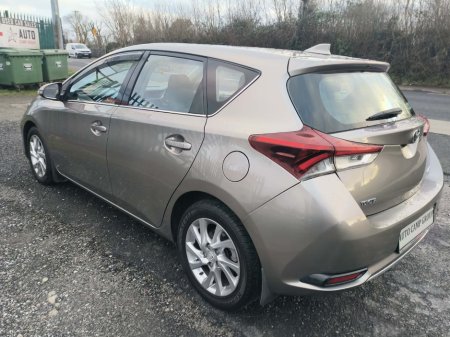 2016 Toyota Auris - thumbnail 5
